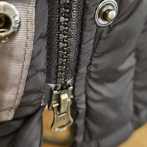 The North Face Women's Black Hooded Puffer Jacket 600 Fill - Picture 7 of 13